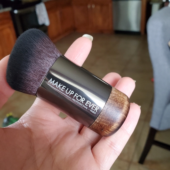 Makeup Forever Other - MAKE UP FOR EVER Buffing Foundation Brush 112